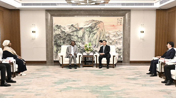 周斌会见刚果（金）驻华大使弗朗索瓦·巴卢穆埃内