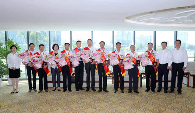 庆祝中华人民共和国成立70周年纪念章仪式