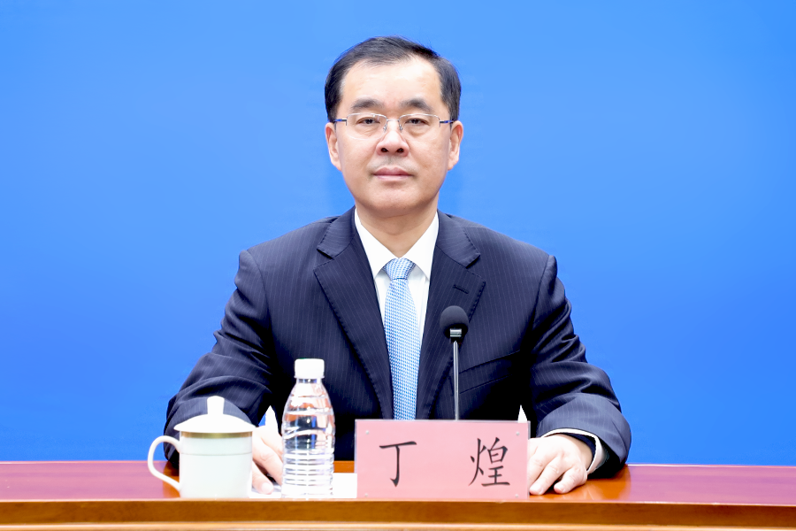 市人大常委会法工委主任丁煌