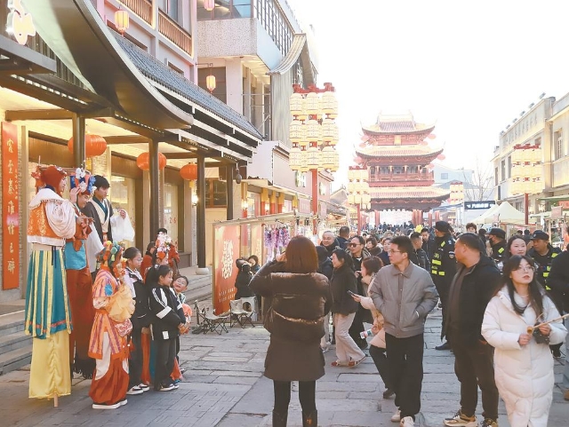 马跃盐阜开新景 春游景区庆丰年